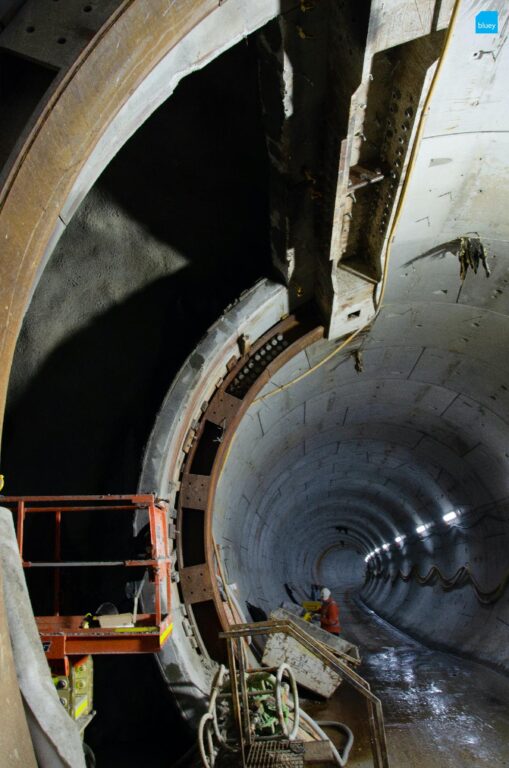 Installation of VLDPE Tunnel Liner membrane to a cross passage