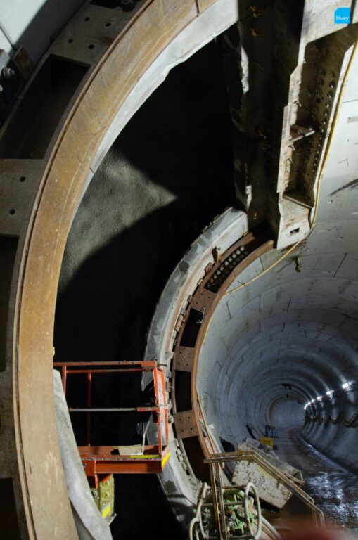 Installation of VLDPE Tunnel Liner membrane to a cross passage