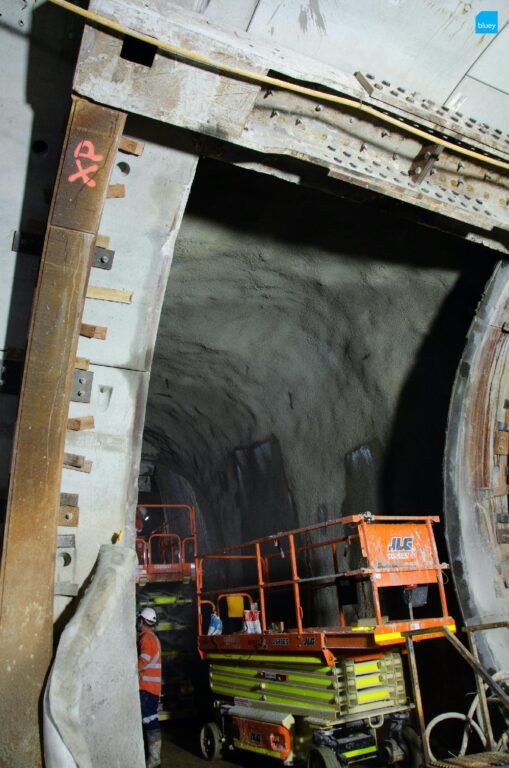 Installation of VLDPE Tunnel Liner membrane to a cross passage