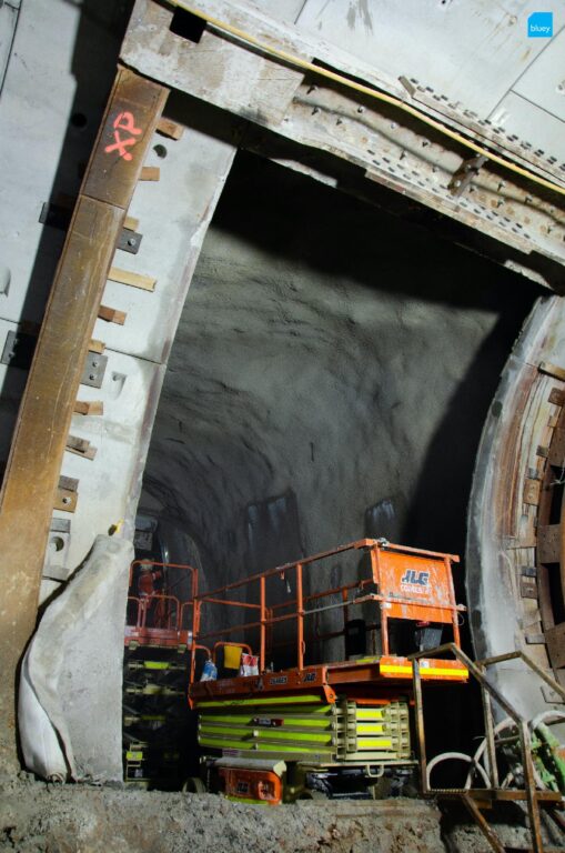 Installation of VLDPE Tunnel Liner membrane to a cross passage