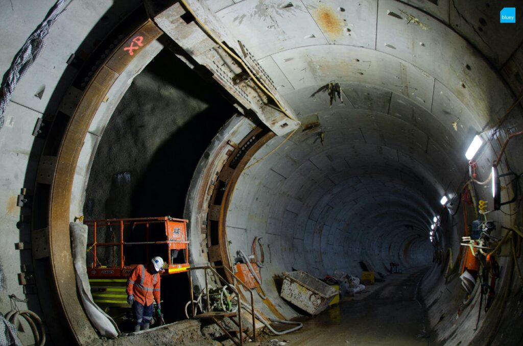 Installation of VLDPE Tunnel Liner membrane to a cross passage