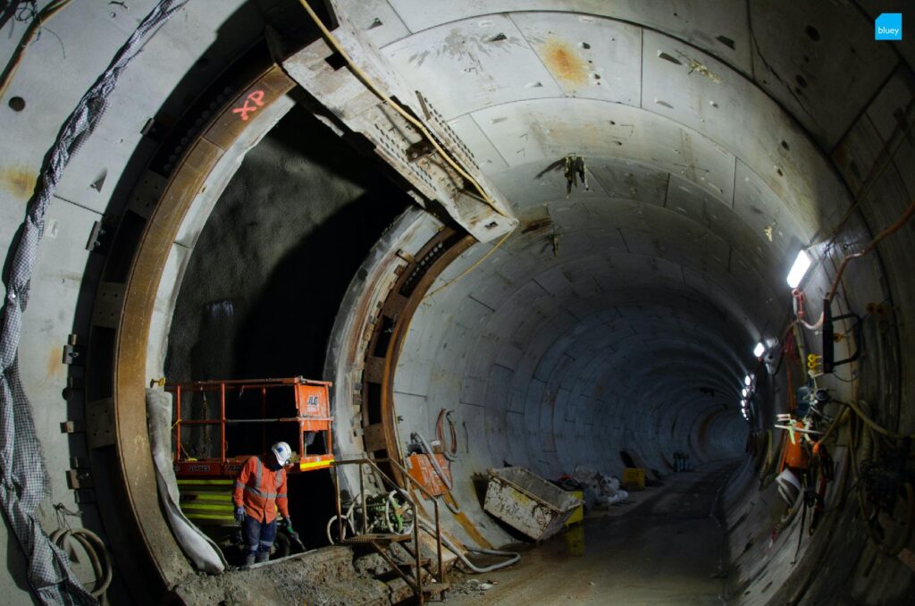 Installation of VLDPE Tunnel Liner membrane to a cross passage