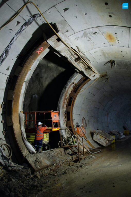 Installation of VLDPE Tunnel Liner membrane to a cross passage