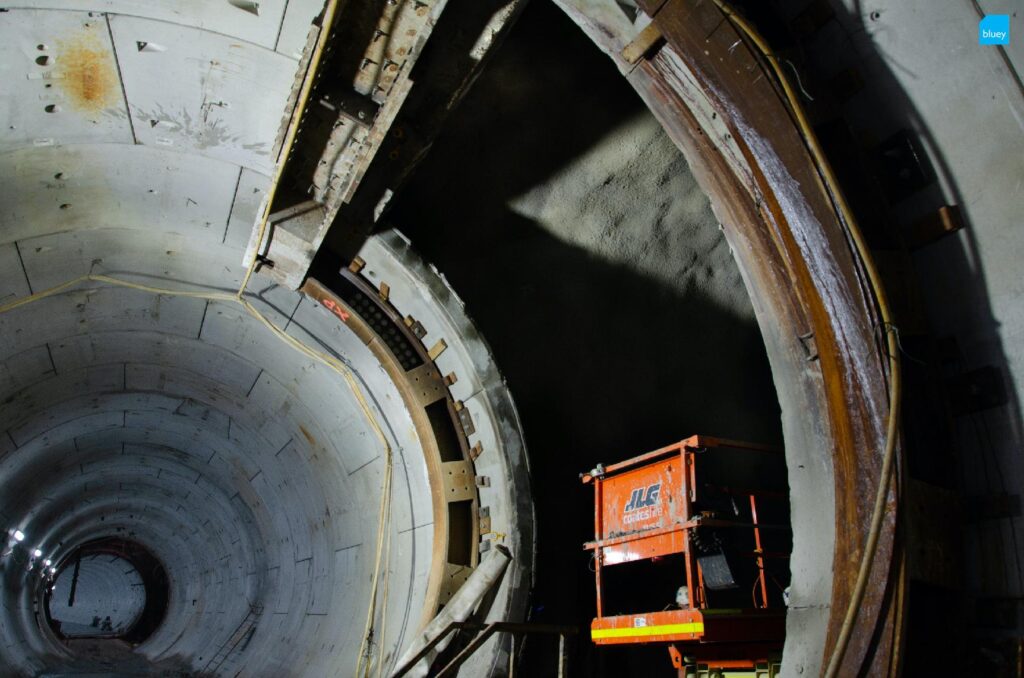 Installation of VLDPE Tunnel Liner membrane to a cross passage