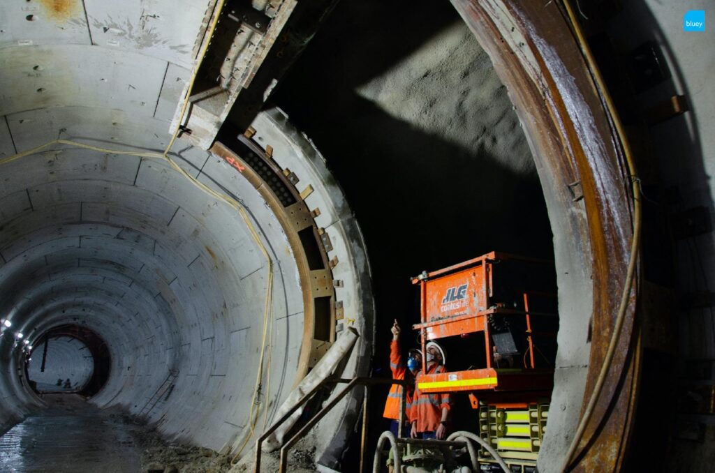 Installation of VLDPE Tunnel Liner membrane to a cross passage