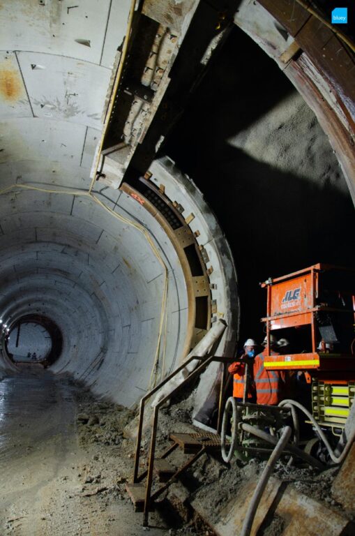 Installation of VLDPE Tunnel Liner membrane to a cross passage