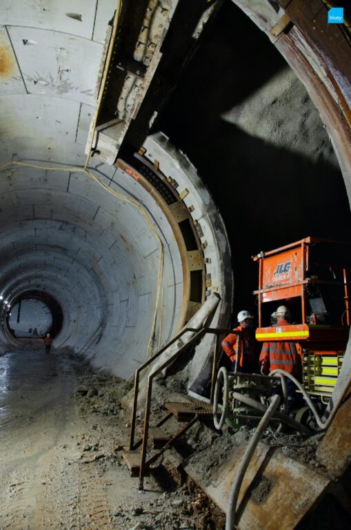 Installation of VLDPE Tunnel Liner membrane to a cross passage