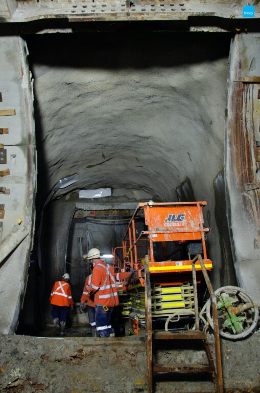 Installation of VLDPE Tunnel Liner membrane to a cross passage