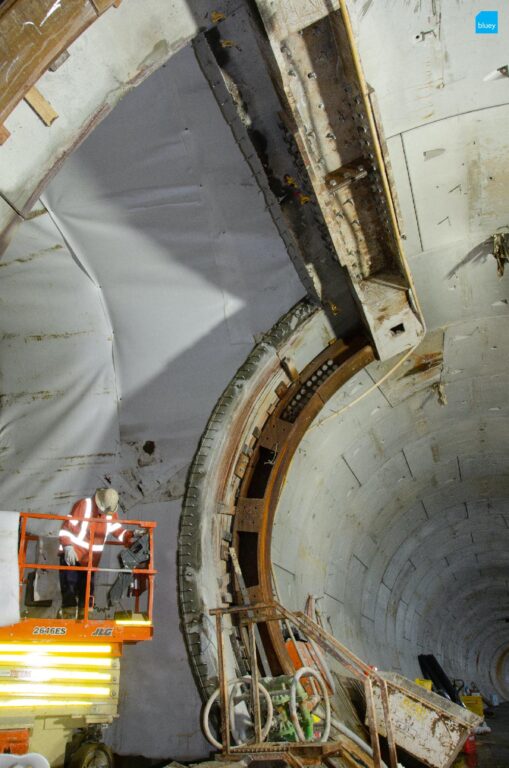 Installation of VLDPE Tunnel Liner membrane to a cross passage