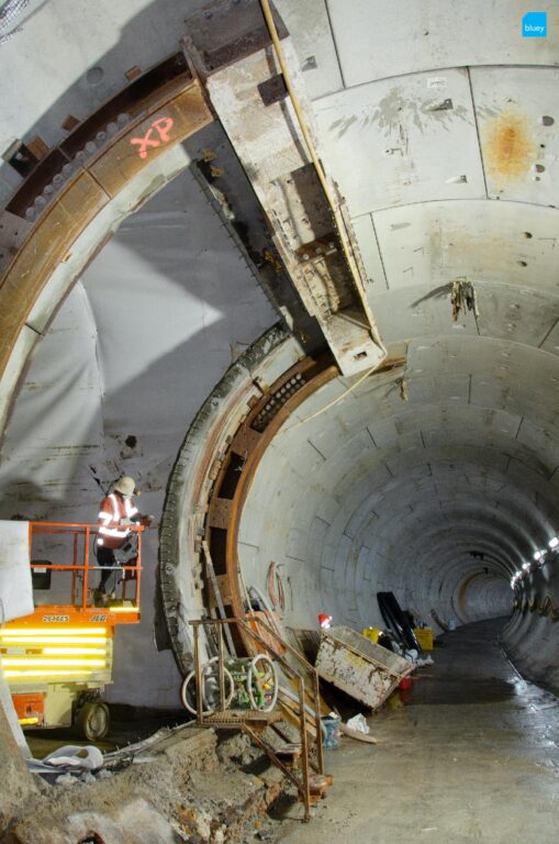 Installation of VLDPE Tunnel Liner membrane to a cross passage