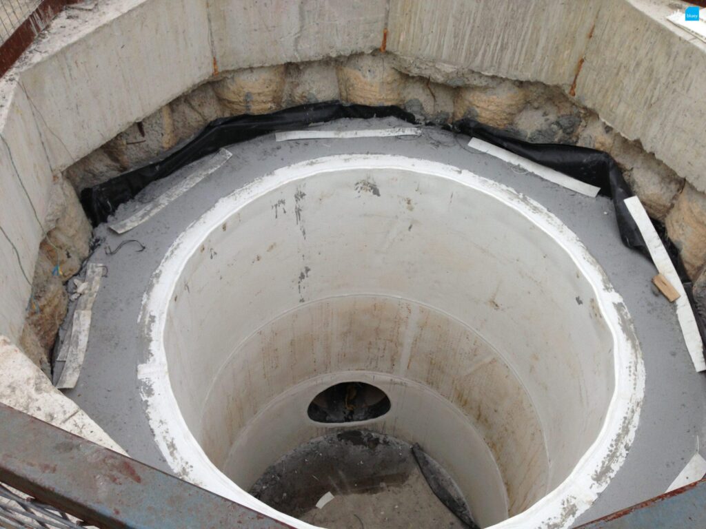 Sewer Manhole Lining with BluSeal AKS