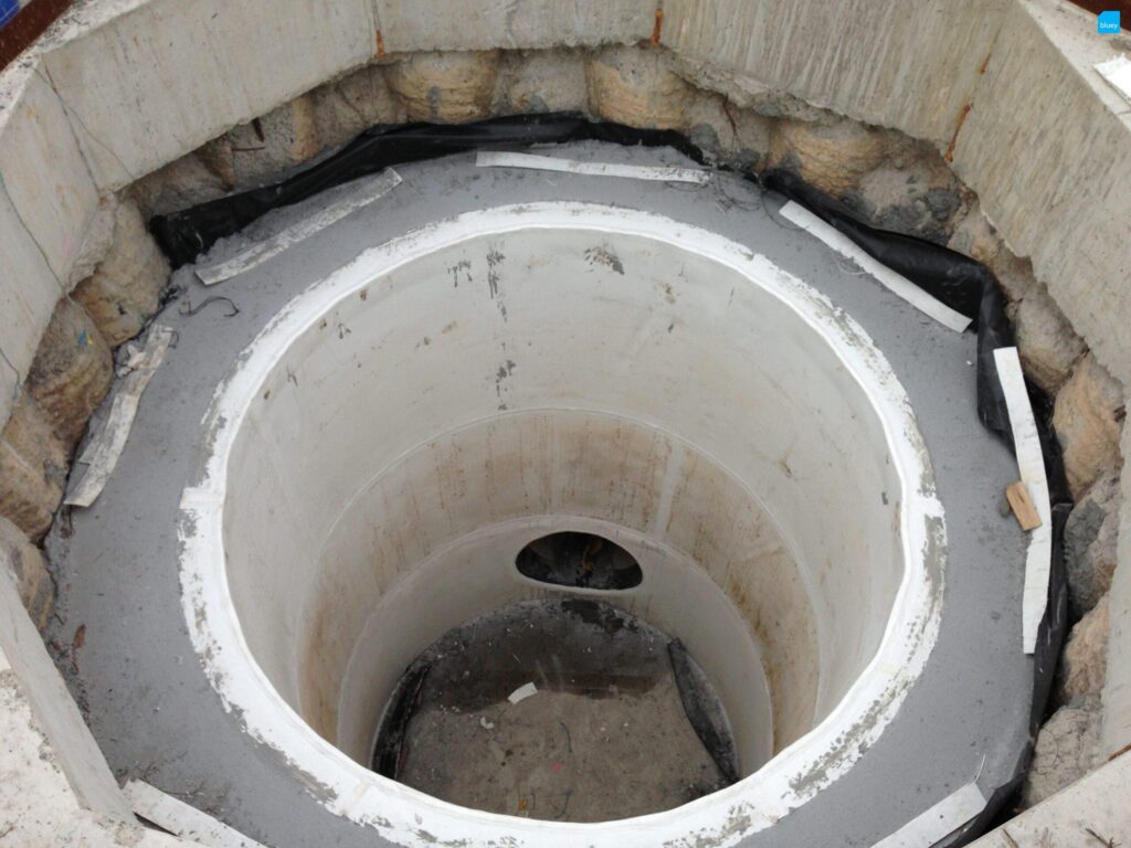 Sewer Manhole Lining with BluSeal AKS